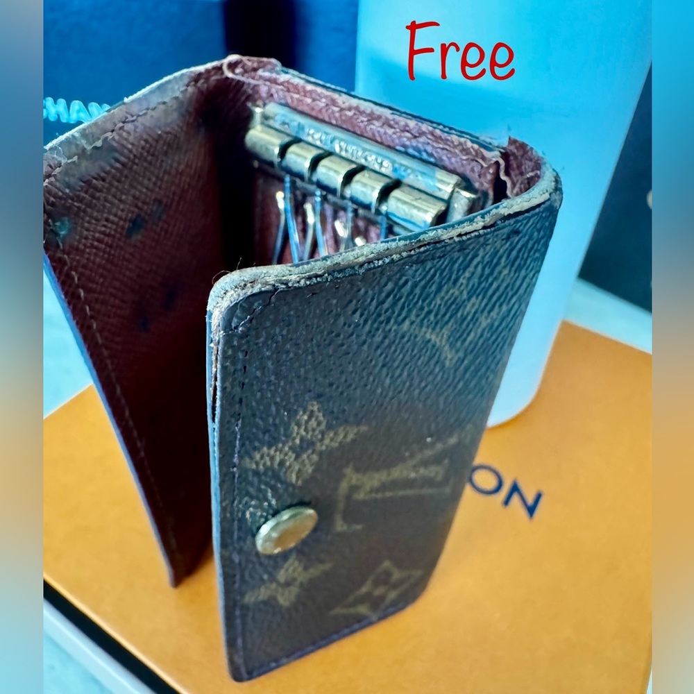 Louis Vuitton Key Card Holder 6 rings + free project piece - Picture 17 of 17
